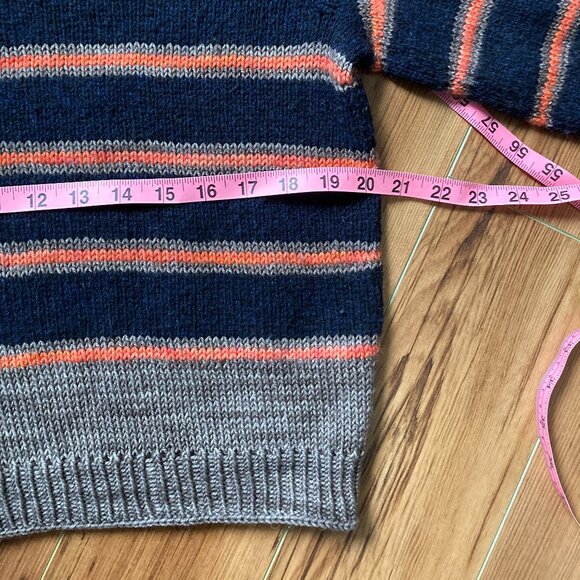 Saddle Shoulders Sweater Hand knit Medium Unisex - Picture 10 of 13